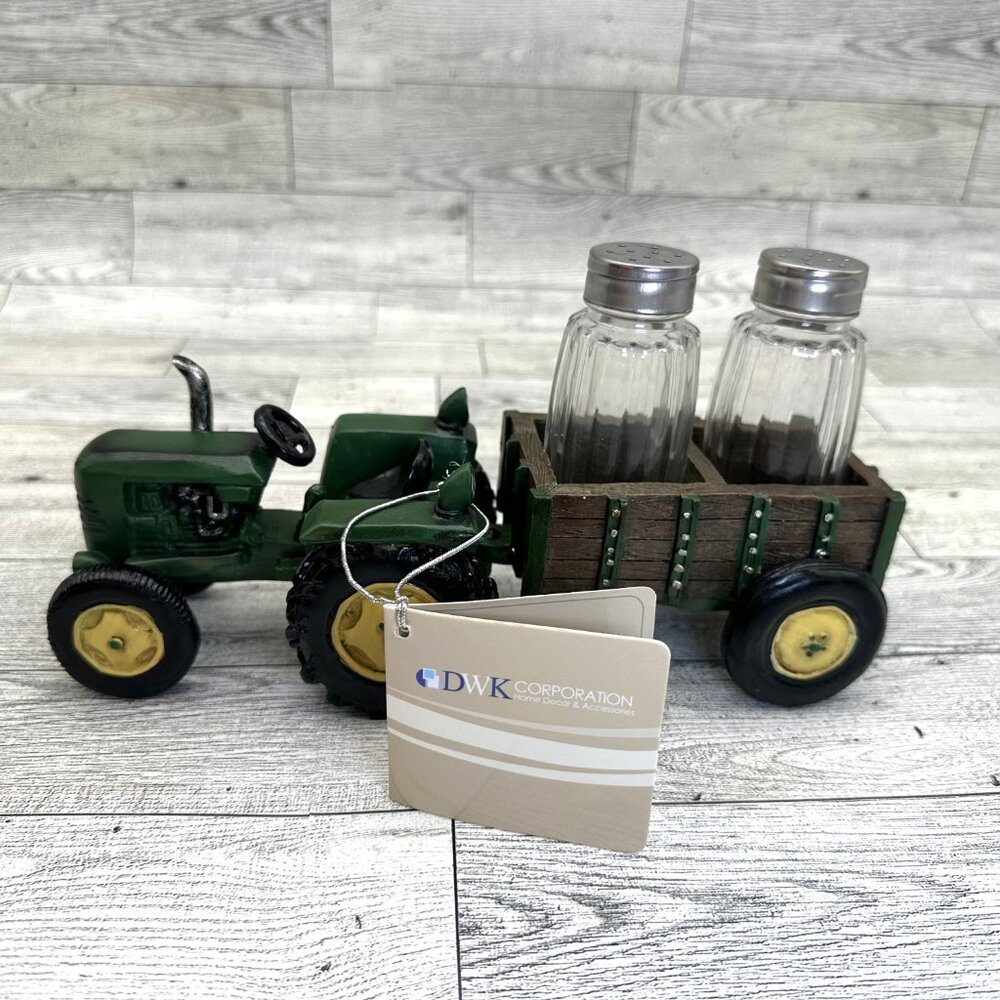 Brand New w/o Box DWK Corporation Tractor & Wagon Salt & Pepper Shaker Set